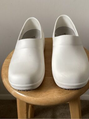 CROCS Dual Comfort White Slip-On Clog